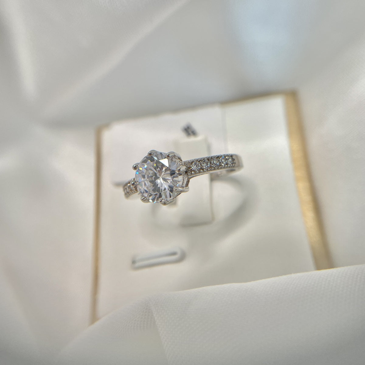 Royaler Silberring mit Diamant in Krone - Arabisco