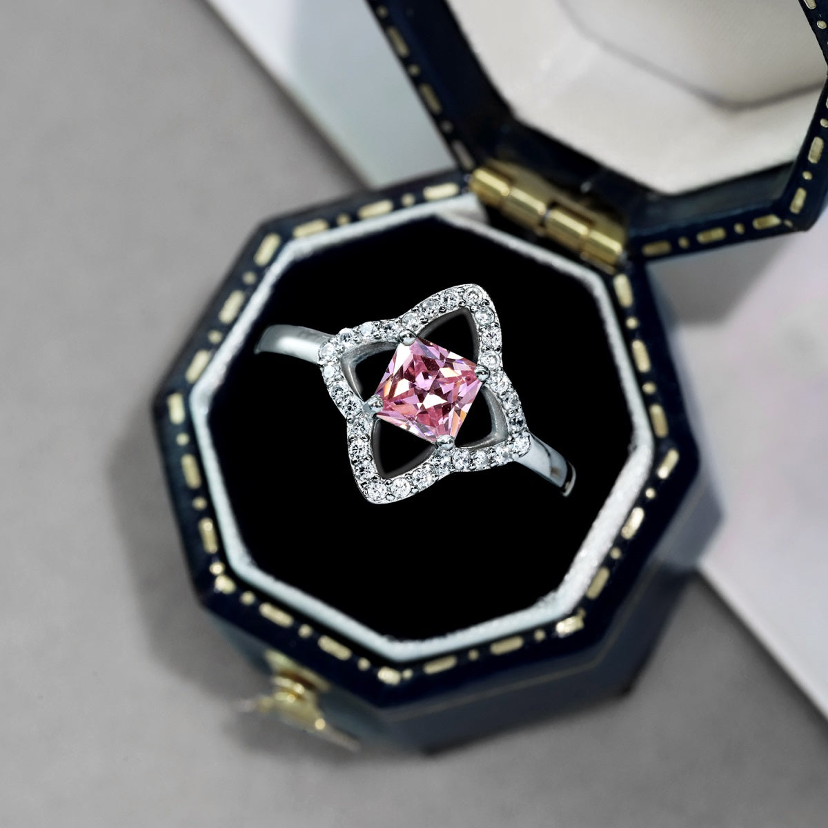Blumenförmiger rosa Ring - Arabisco