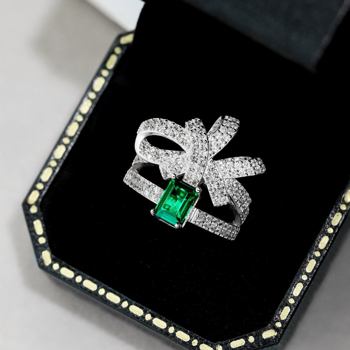 100 % 925er Sterlingsilber Smaragd-Diamantring mit hohem Kohlenstoffgehalt und Schleife - Arabisco