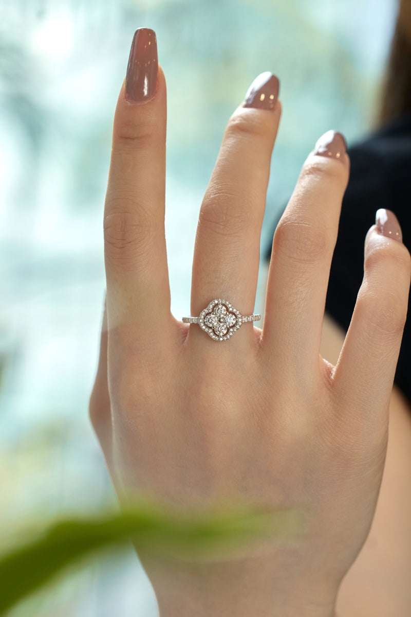 Strahlende Eleganz Silberring mit funkelnder Diamant Blume - Arabisco
